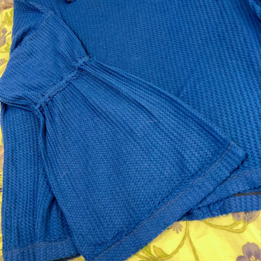 Free People waffle weave, bell sleeve, vibrant blue top - M - Picture 3 of 13